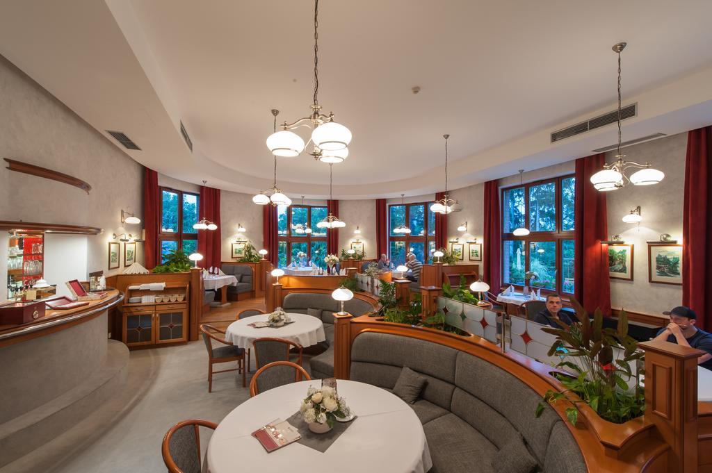 April Hotel Panorama Rychnov nad Kneznou Exteriör bild